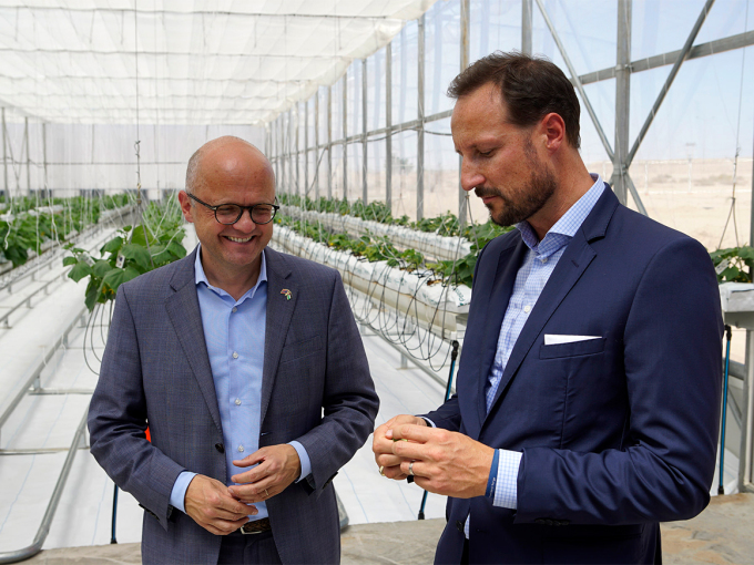 Crown Prince Haakon with Norwegian Minster of Climate and Environment, Mr Vidar Helgesen, who was also in attendance at the opening. Photo: Anders Nybø / Sahara Forest Project 
